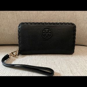 Tory Burch black w/zipper wallet